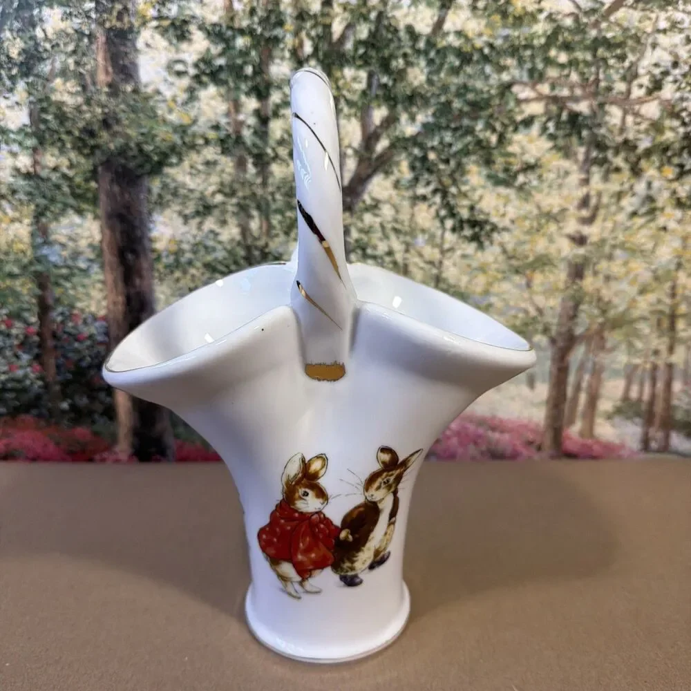 The World of Beatrix Potter Peter Rabbit and Benjamin Bunny 2002 Basket Vase EUC